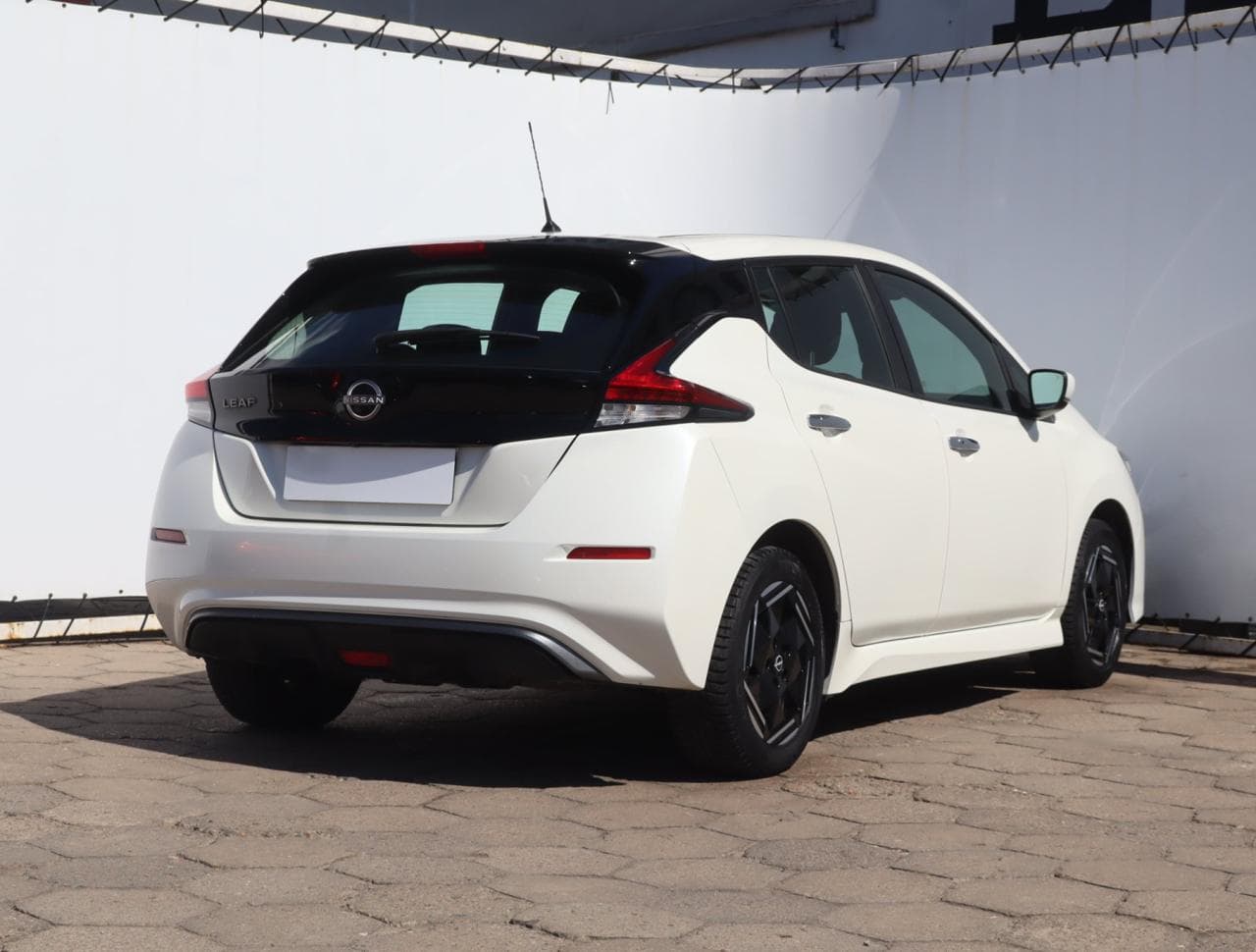 2022 Nissan LEAF - 7