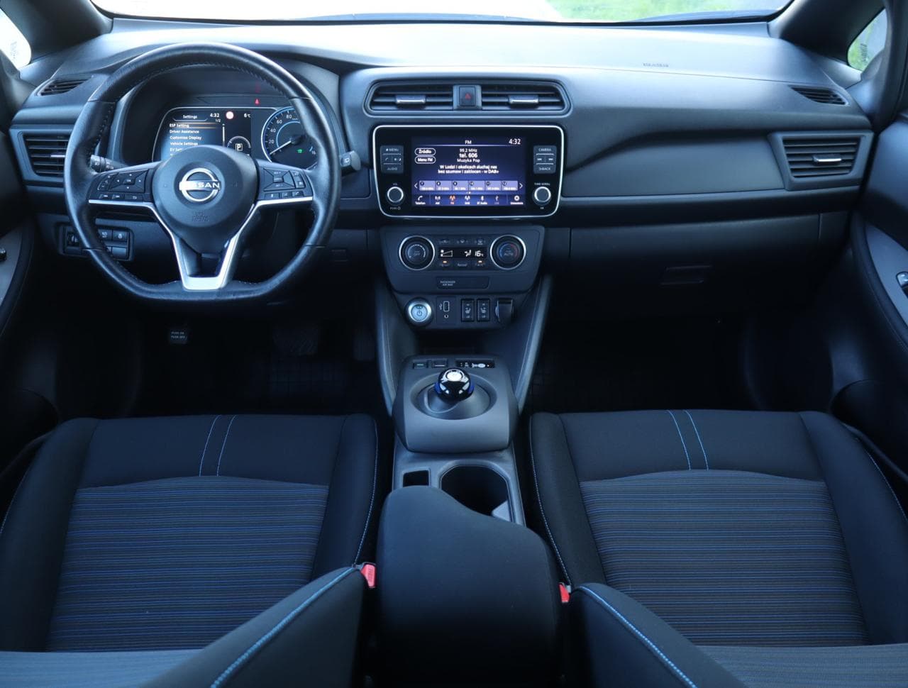 2022 Nissan LEAF - 10