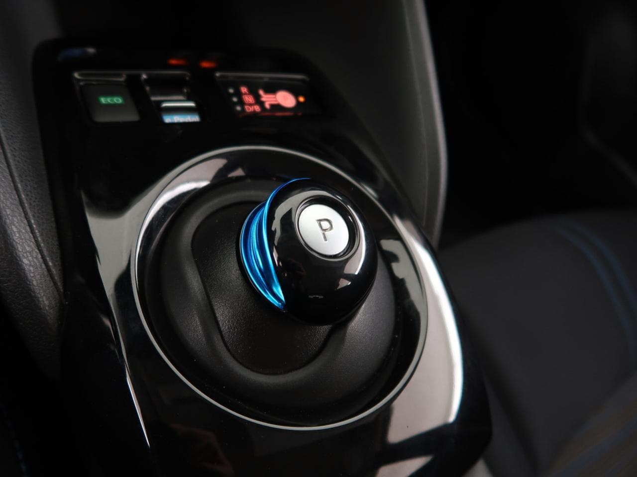 2018 Nissan LEAF - 19