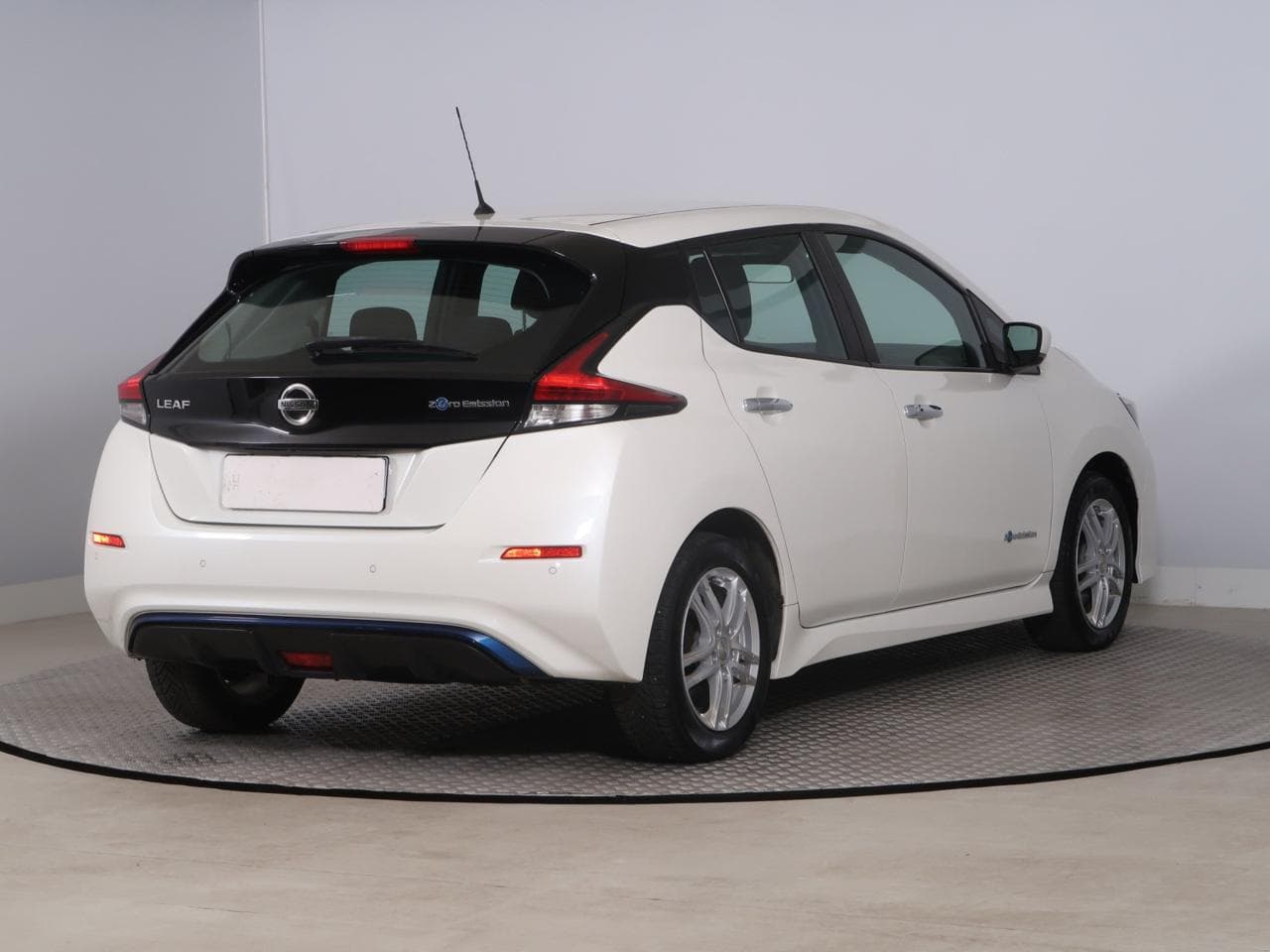2018 Nissan LEAF - 7