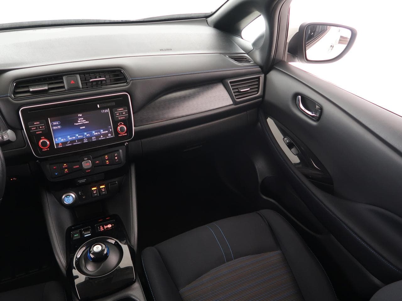 2018 Nissan LEAF - 11