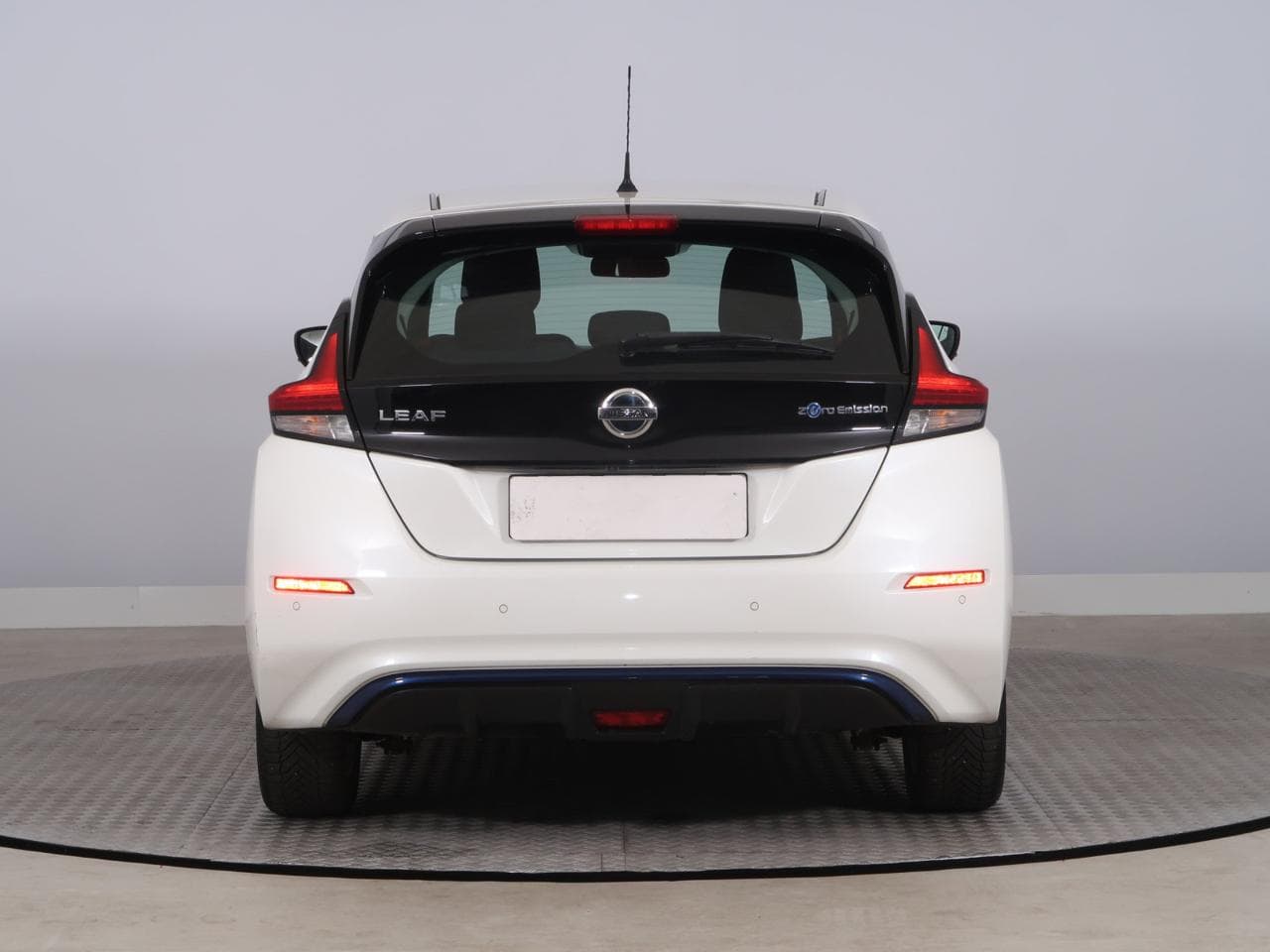 2018 Nissan LEAF - 6
