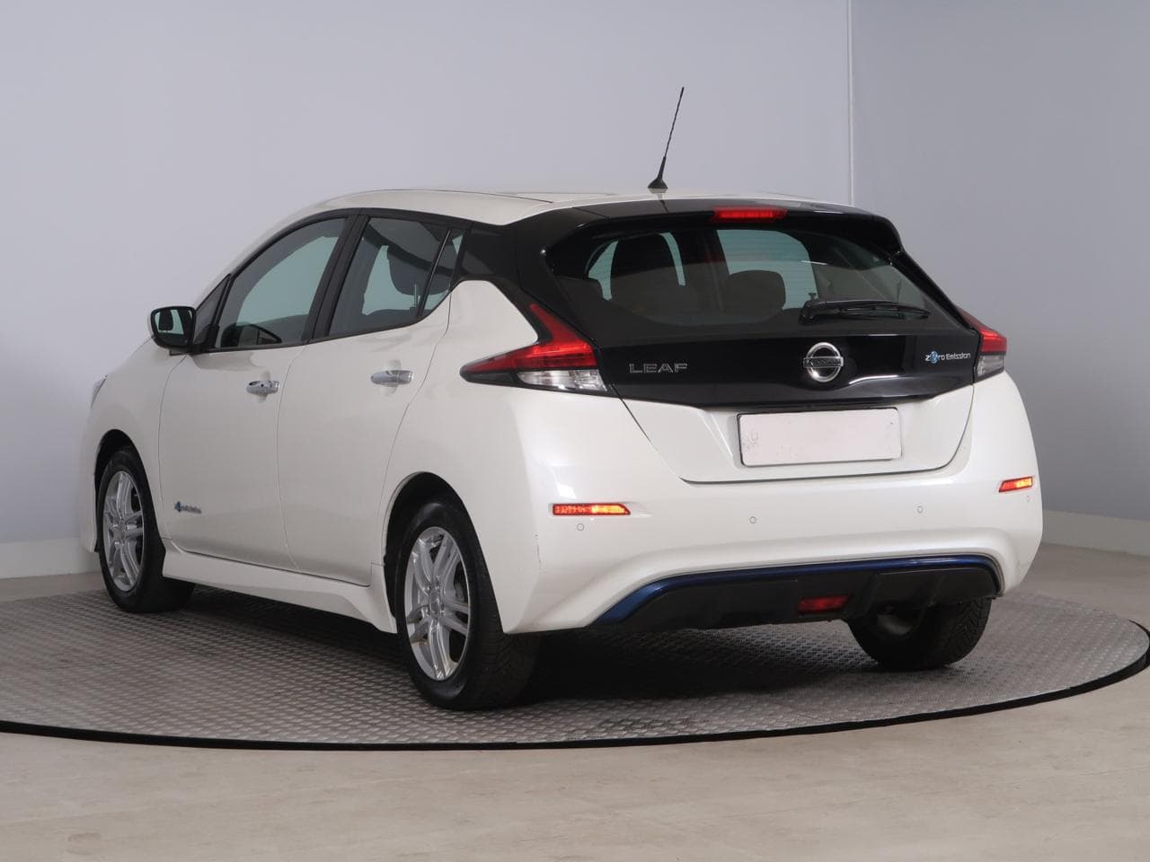 2018 Nissan LEAF - 5