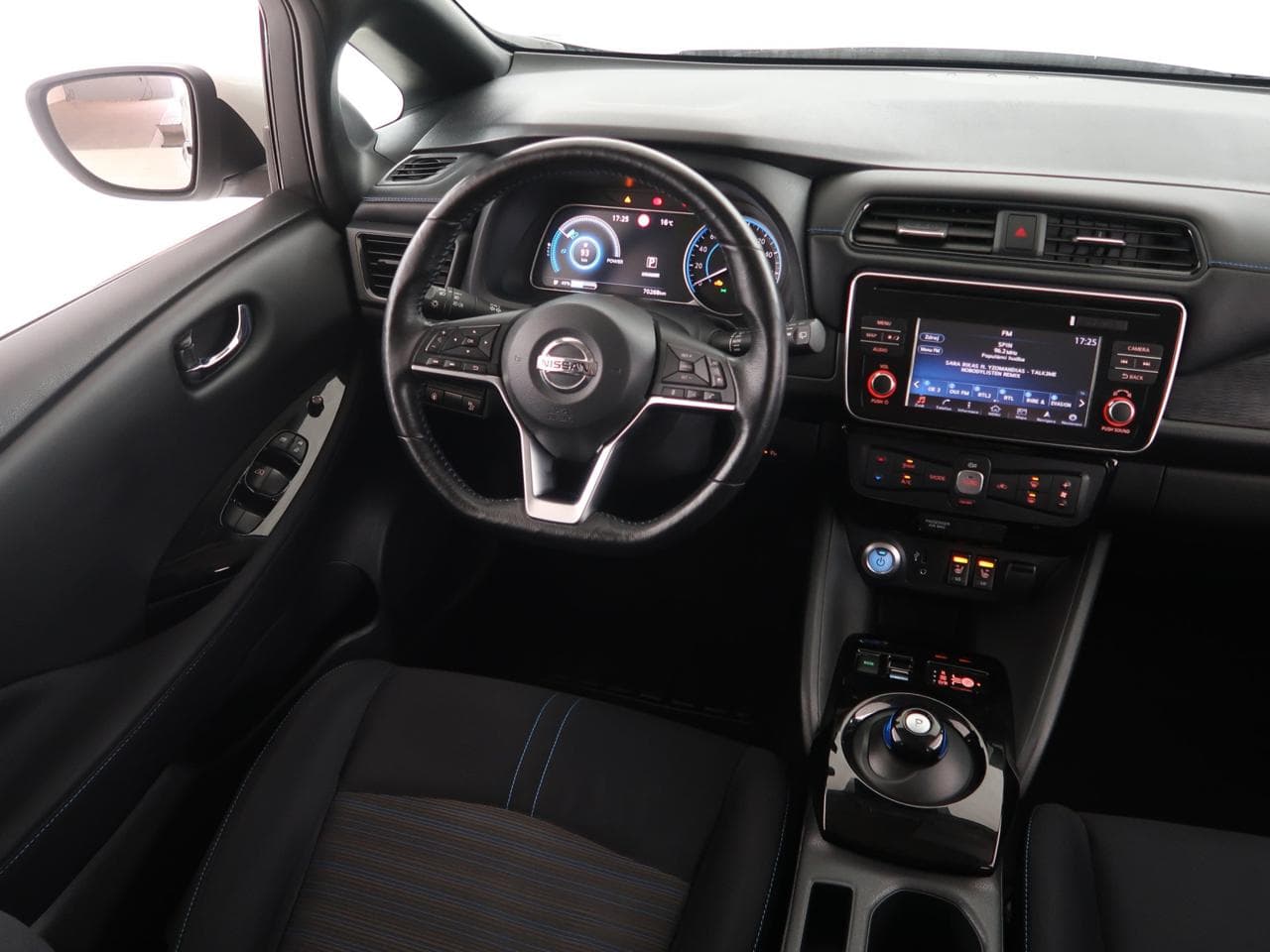2018 Nissan LEAF - 9
