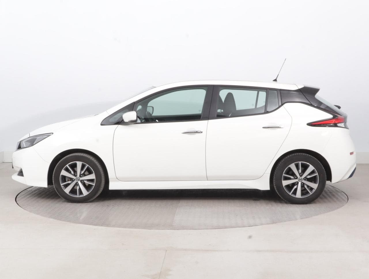 2021 Nissan LEAF - 4