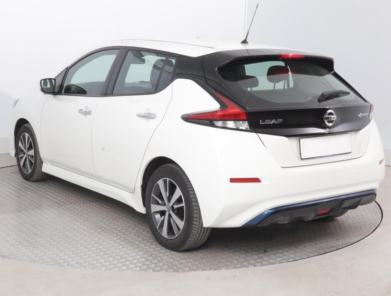 2021 Nissan LEAF - 5
