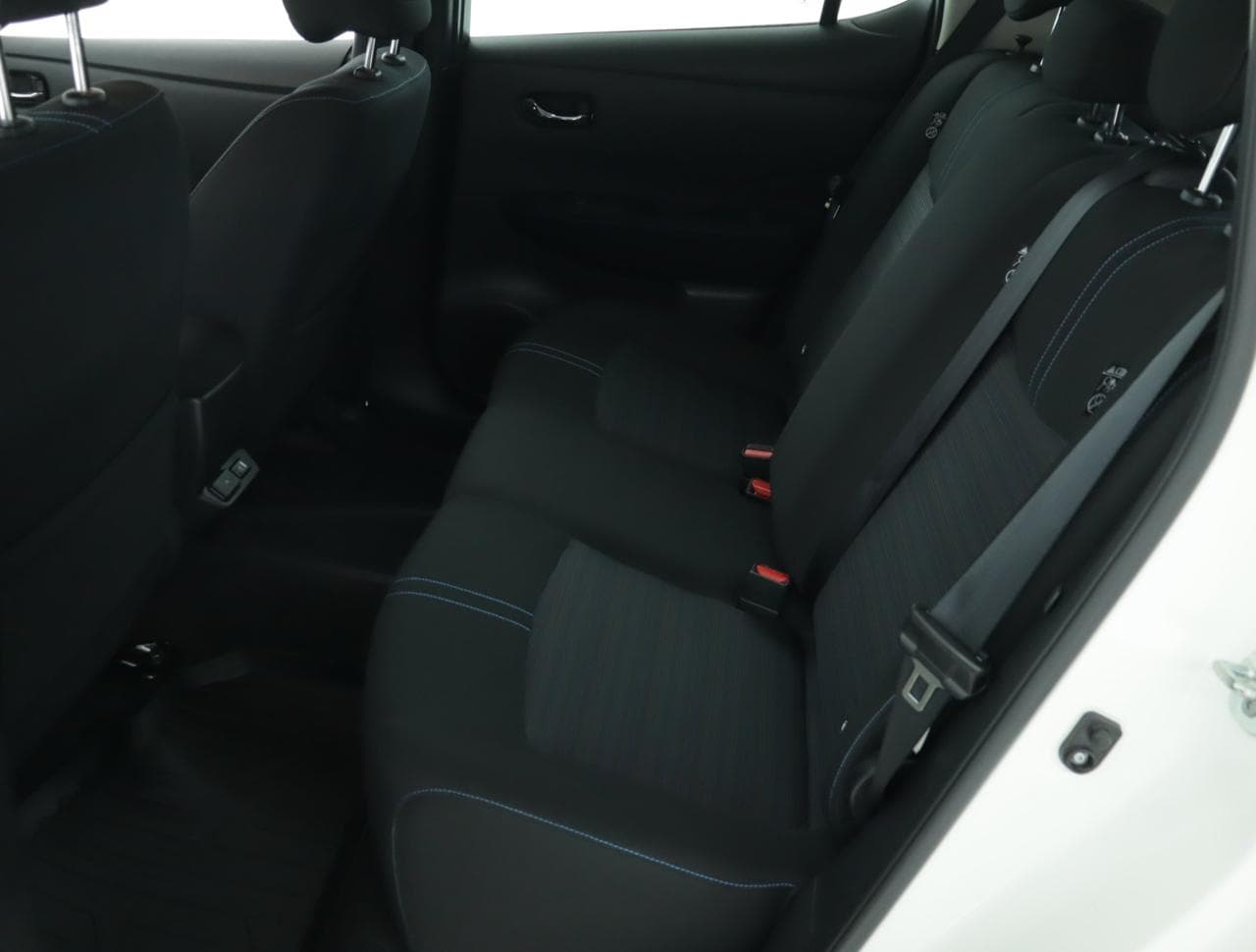 2021 Nissan LEAF - 16