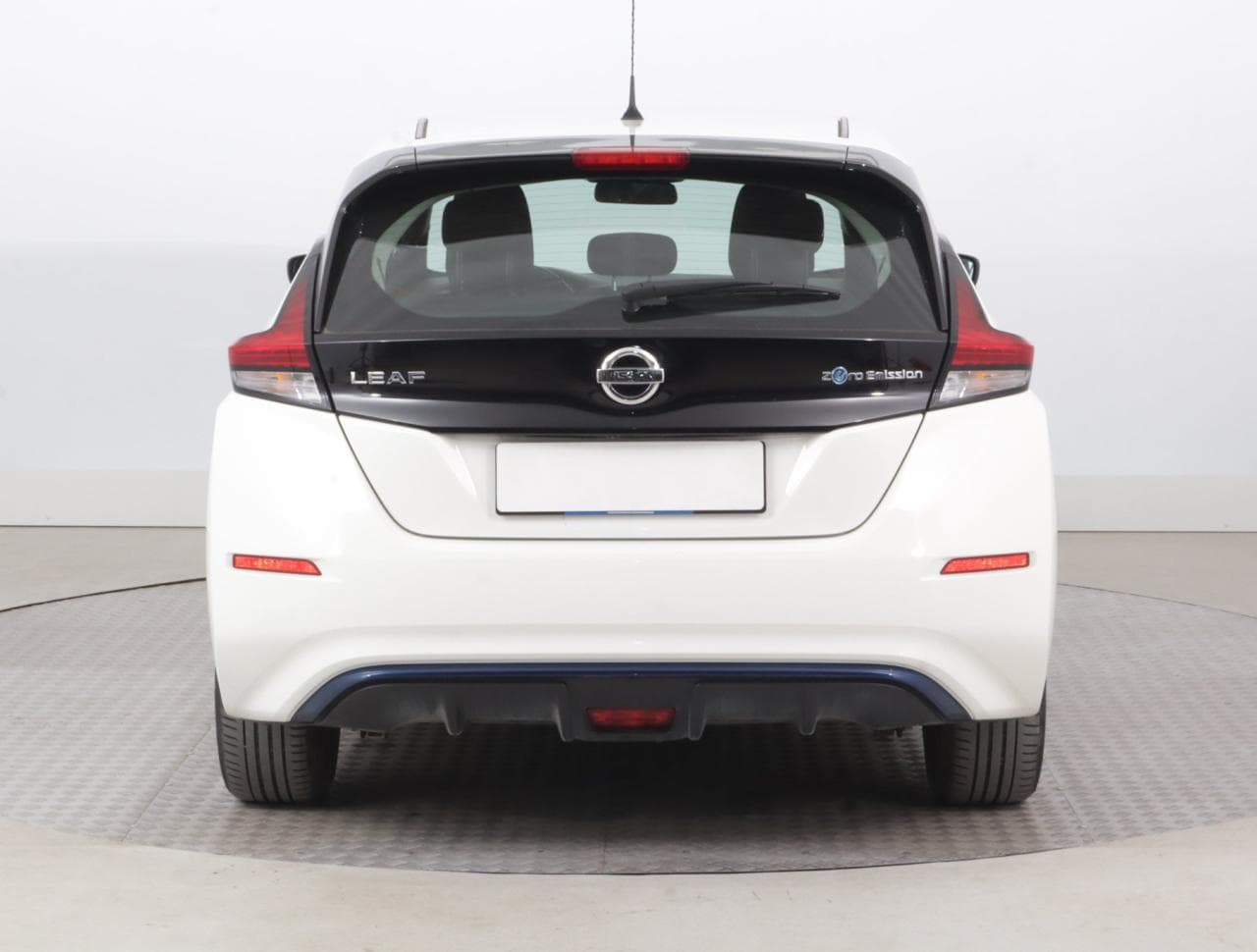 2021 Nissan LEAF - 6