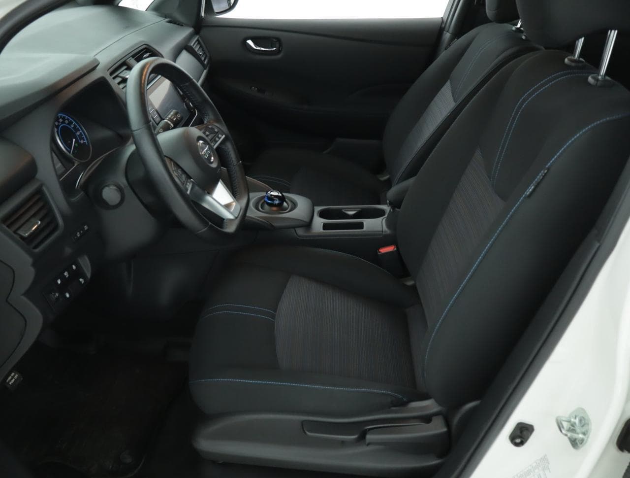 2021 Nissan LEAF - 17