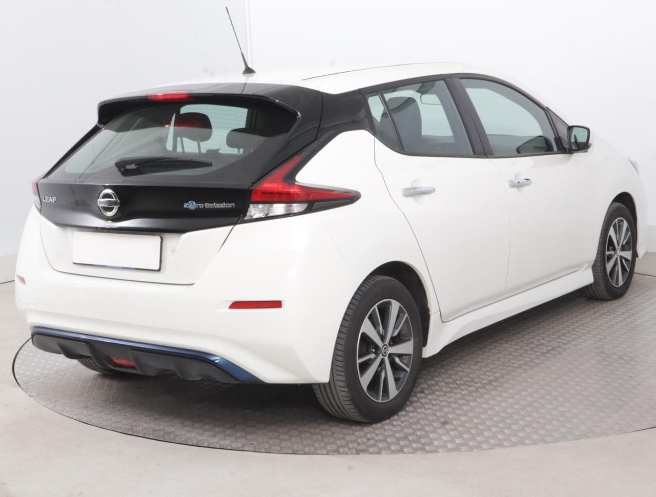 2021 Nissan LEAF - 7