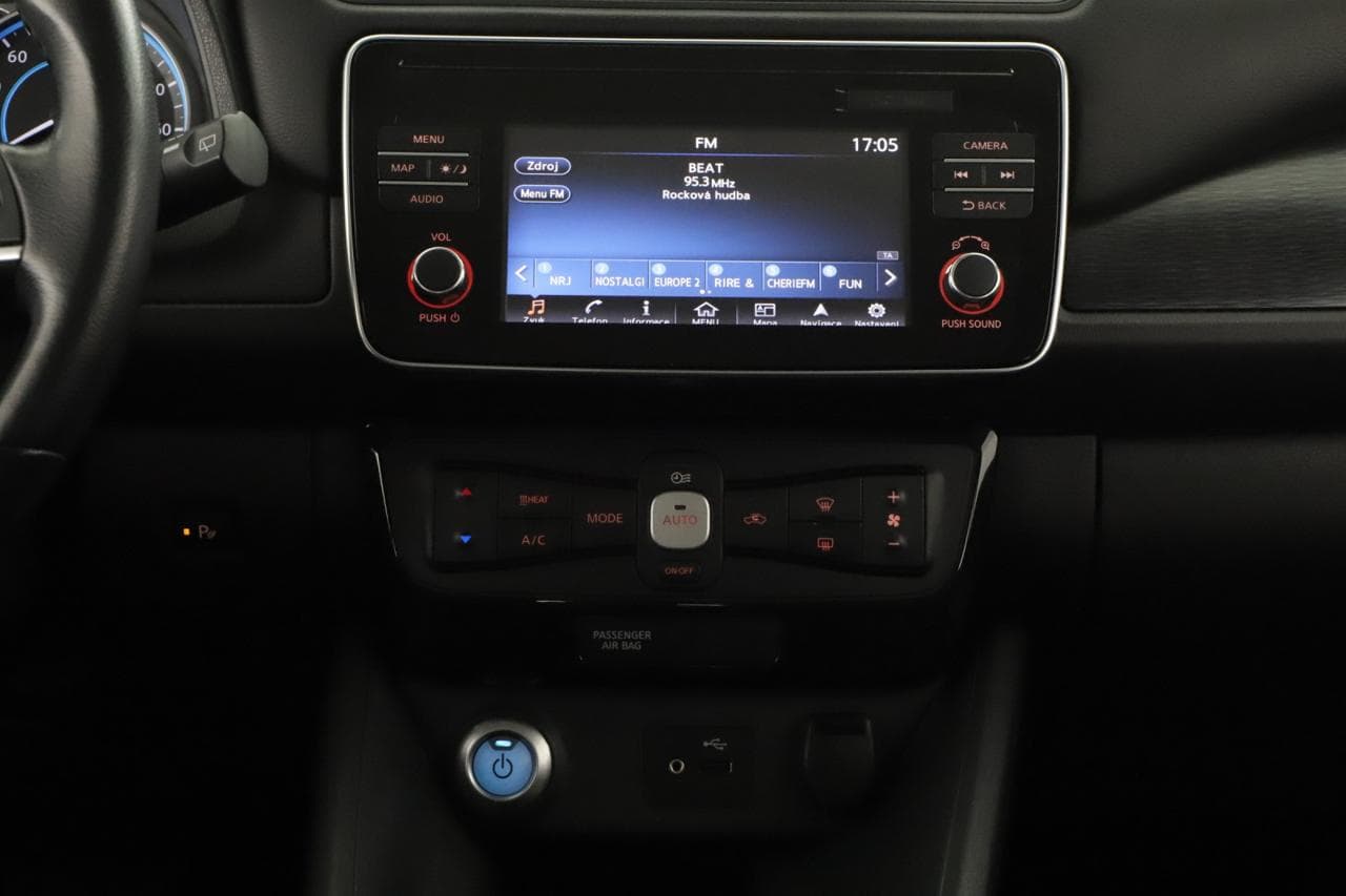 2019 Nissan LEAF - 25