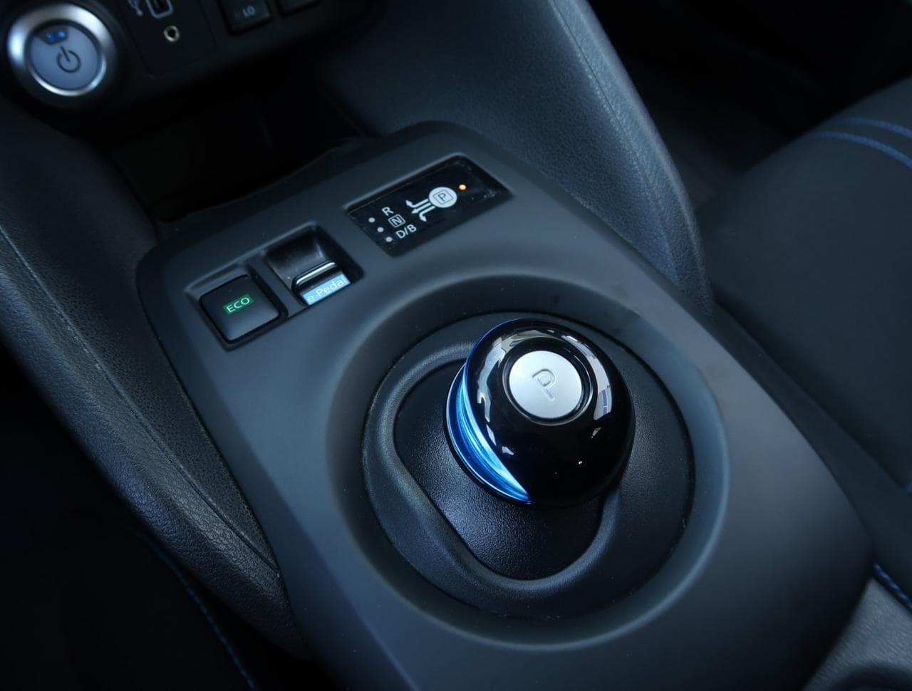 2022 Nissan LEAF - 37