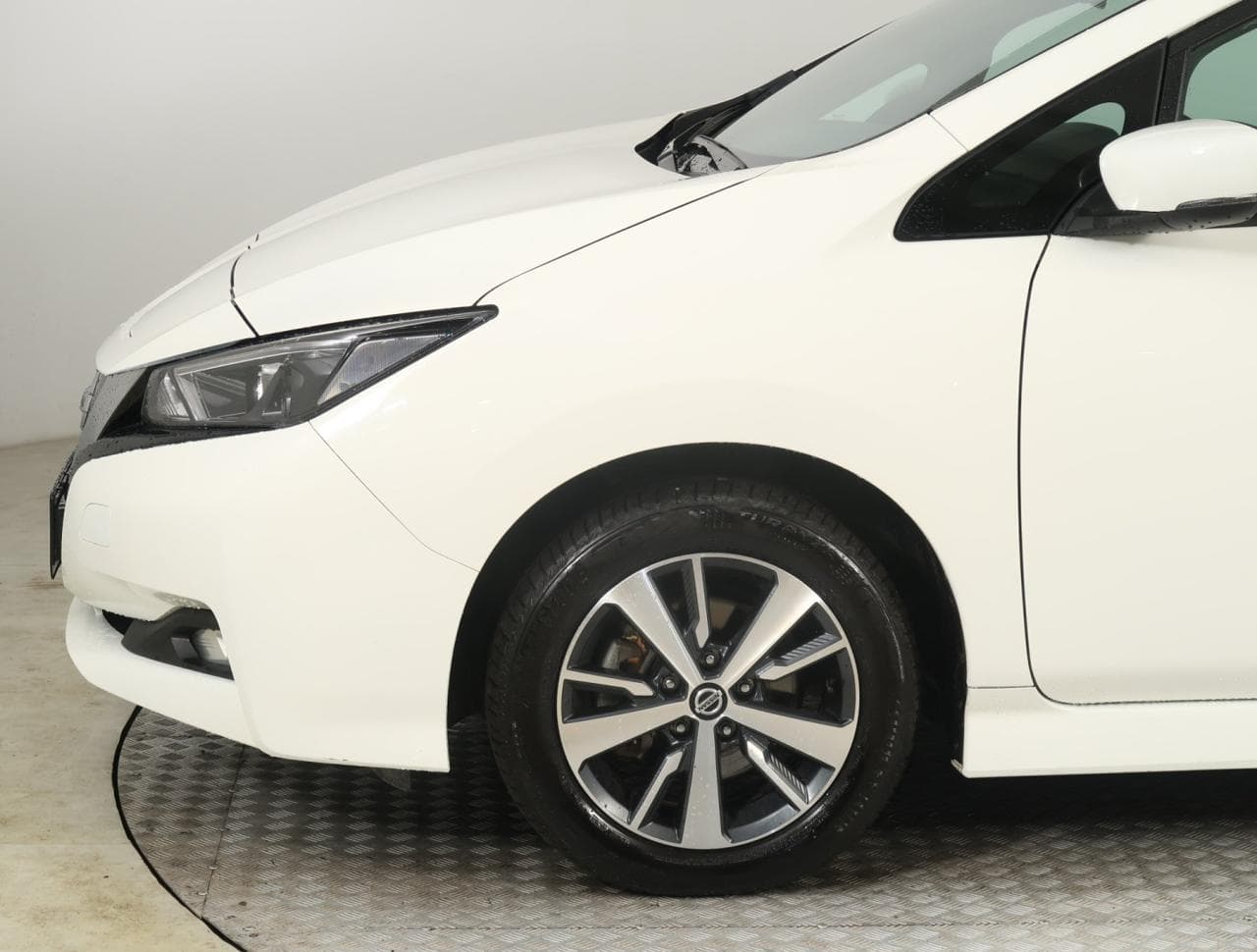 2022 Nissan LEAF - 16