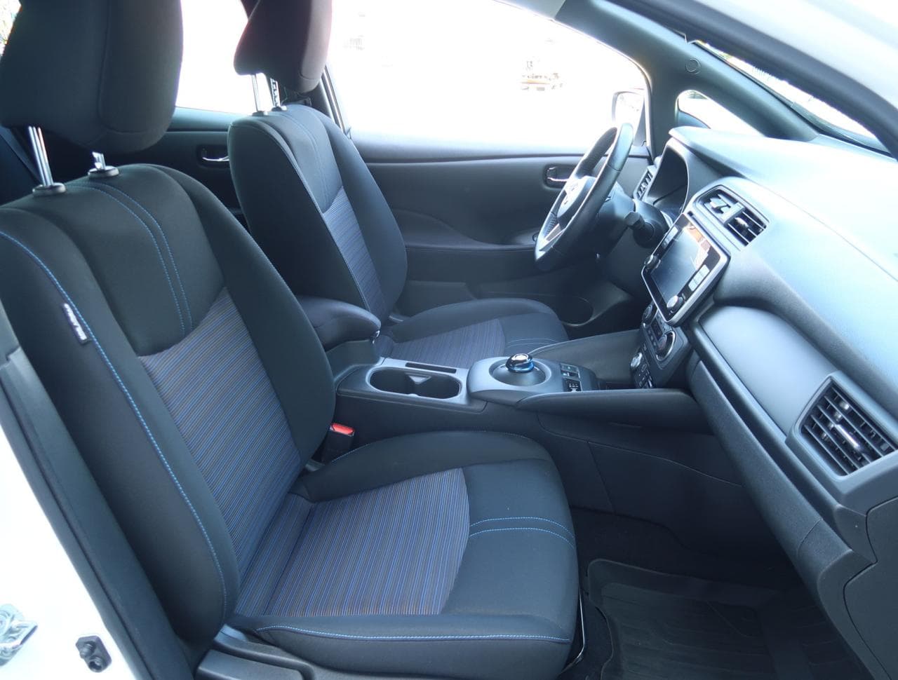 2022 Nissan LEAF - 23