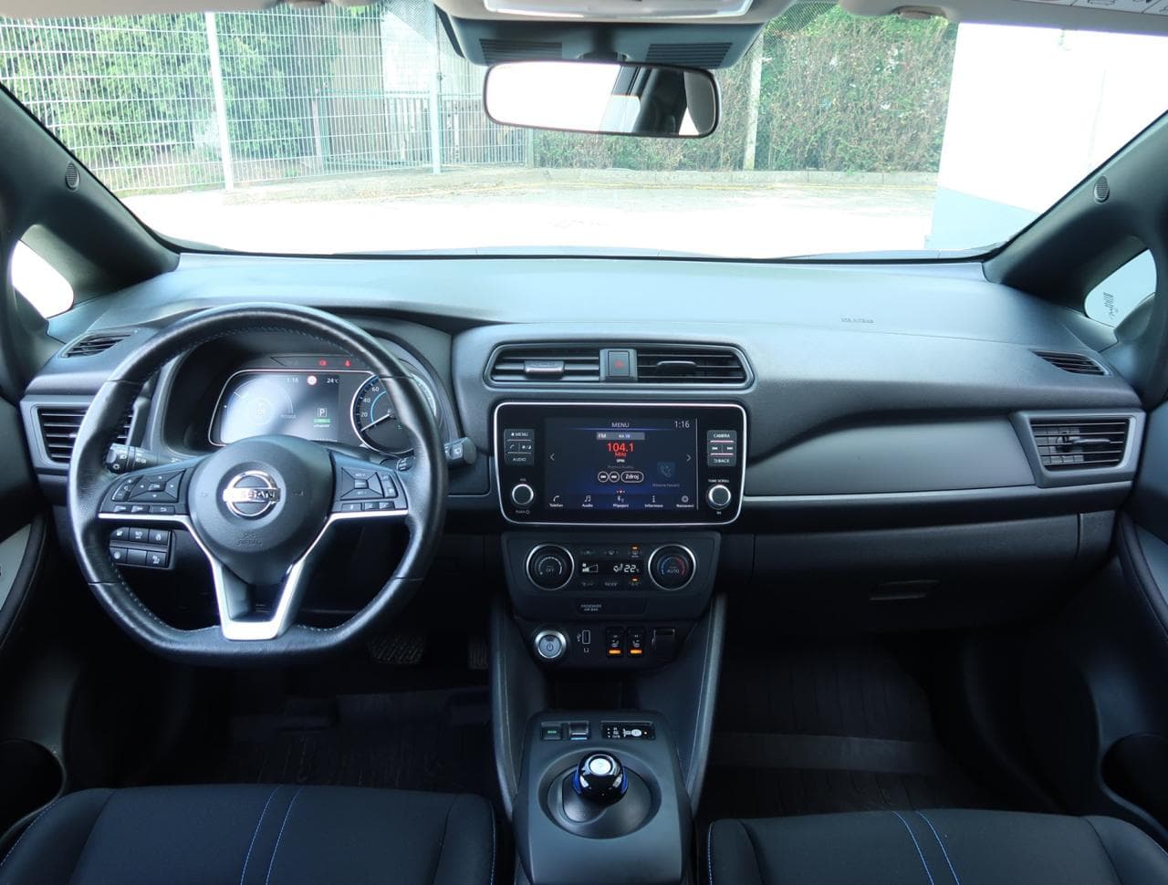 2022 Nissan LEAF - 19
