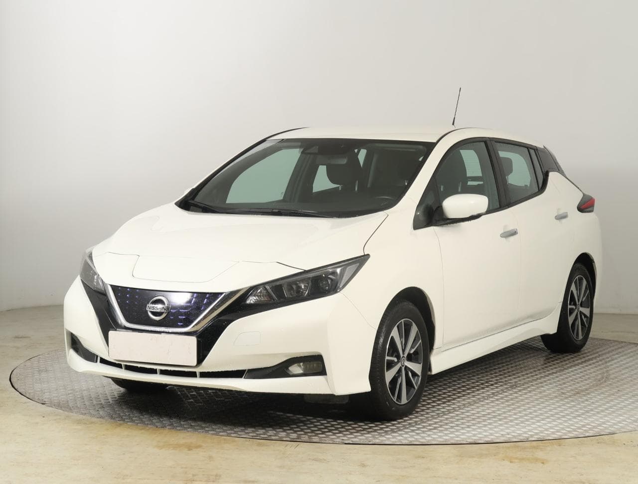 2022 Nissan LEAF - 4