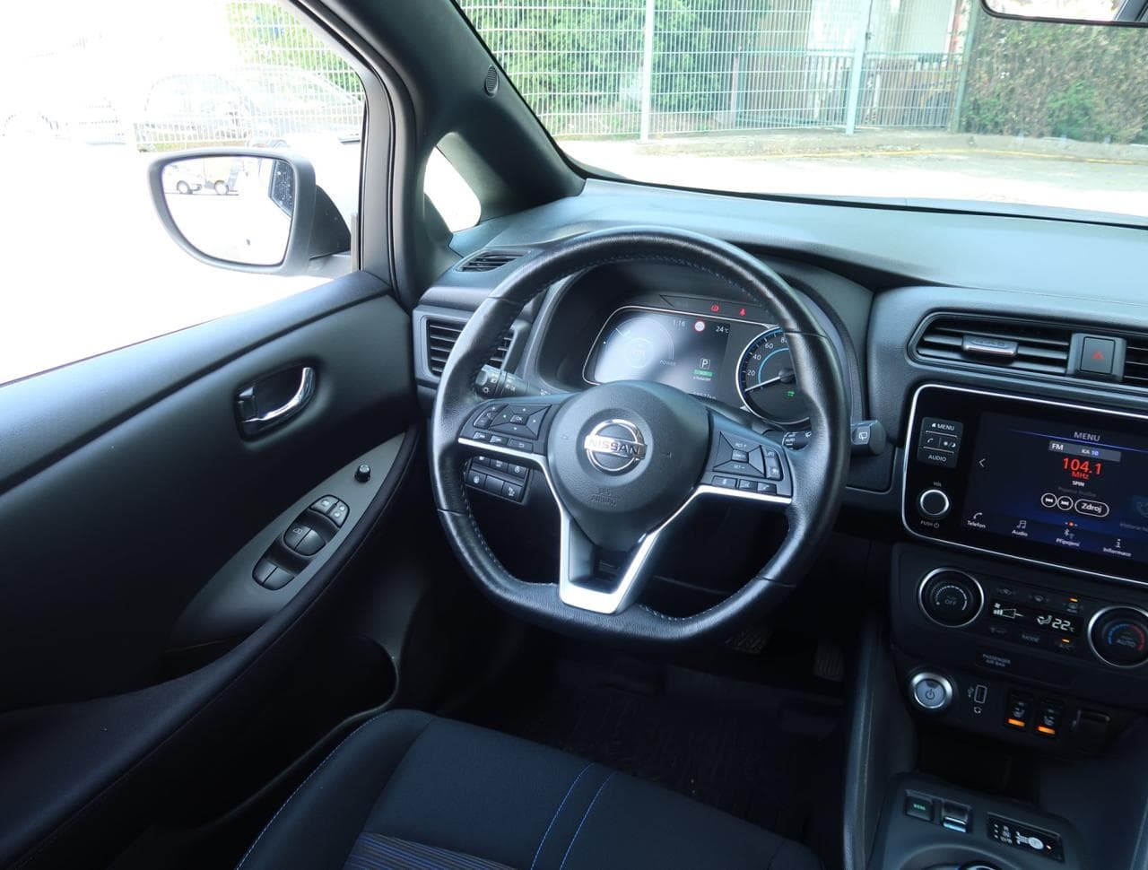 2022 Nissan LEAF - 18