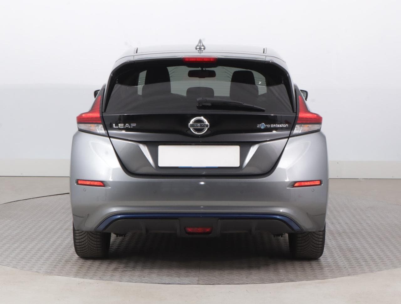 2022 Nissan LEAF - 6