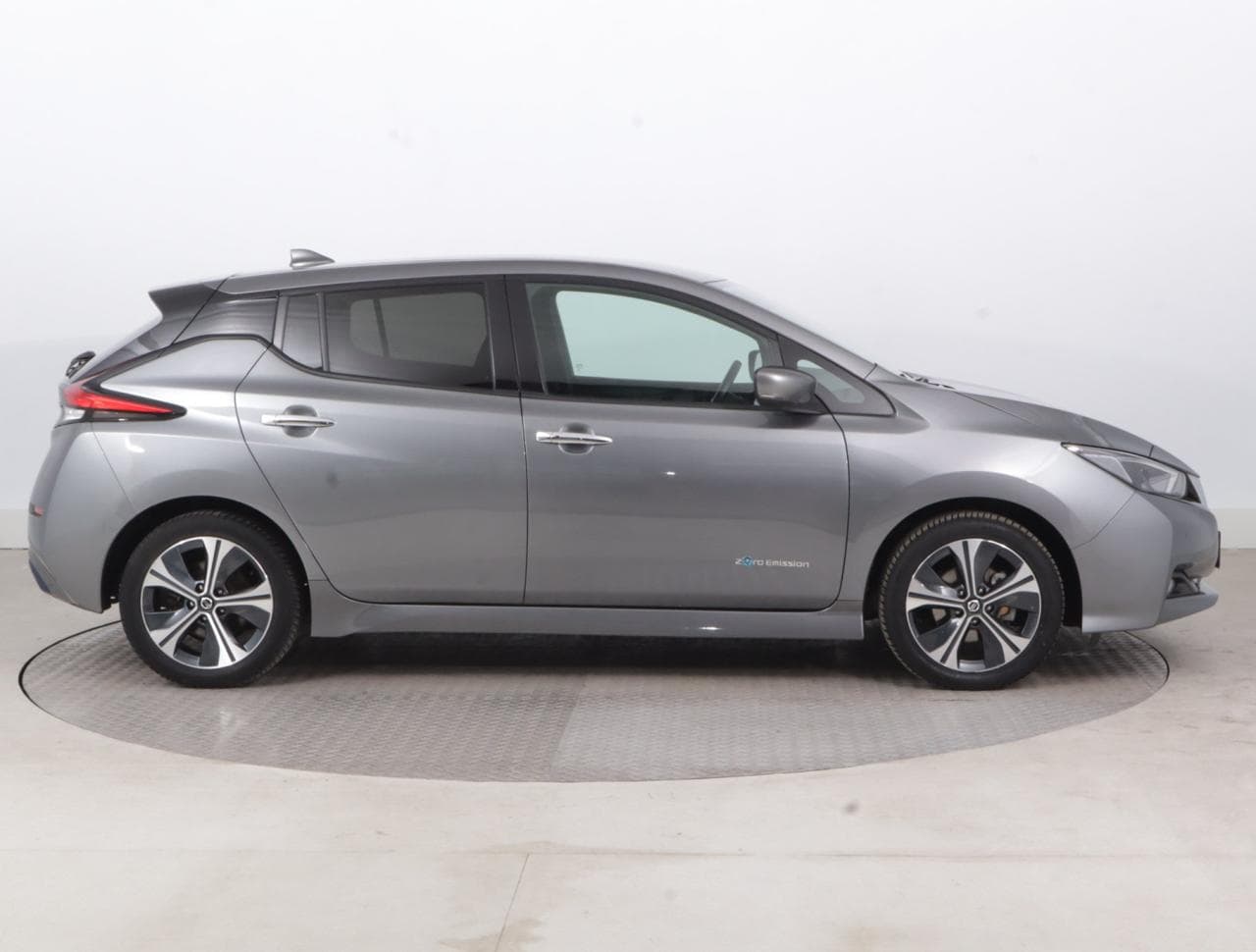 2022 Nissan LEAF - 9