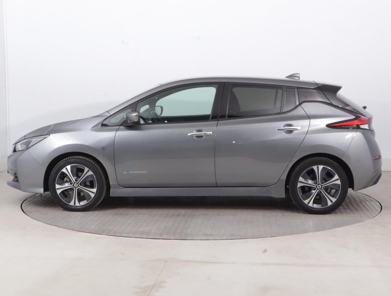 2022 Nissan LEAF - 4