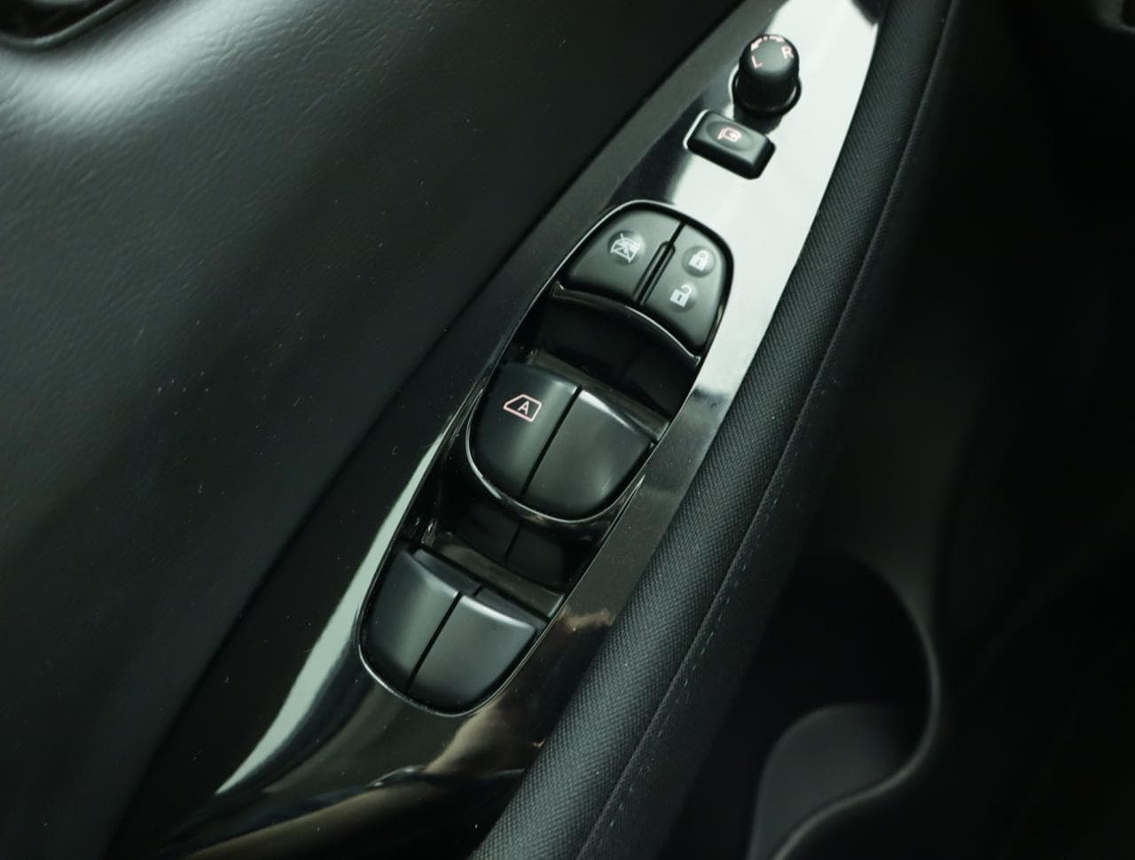 2022 Nissan LEAF - 38