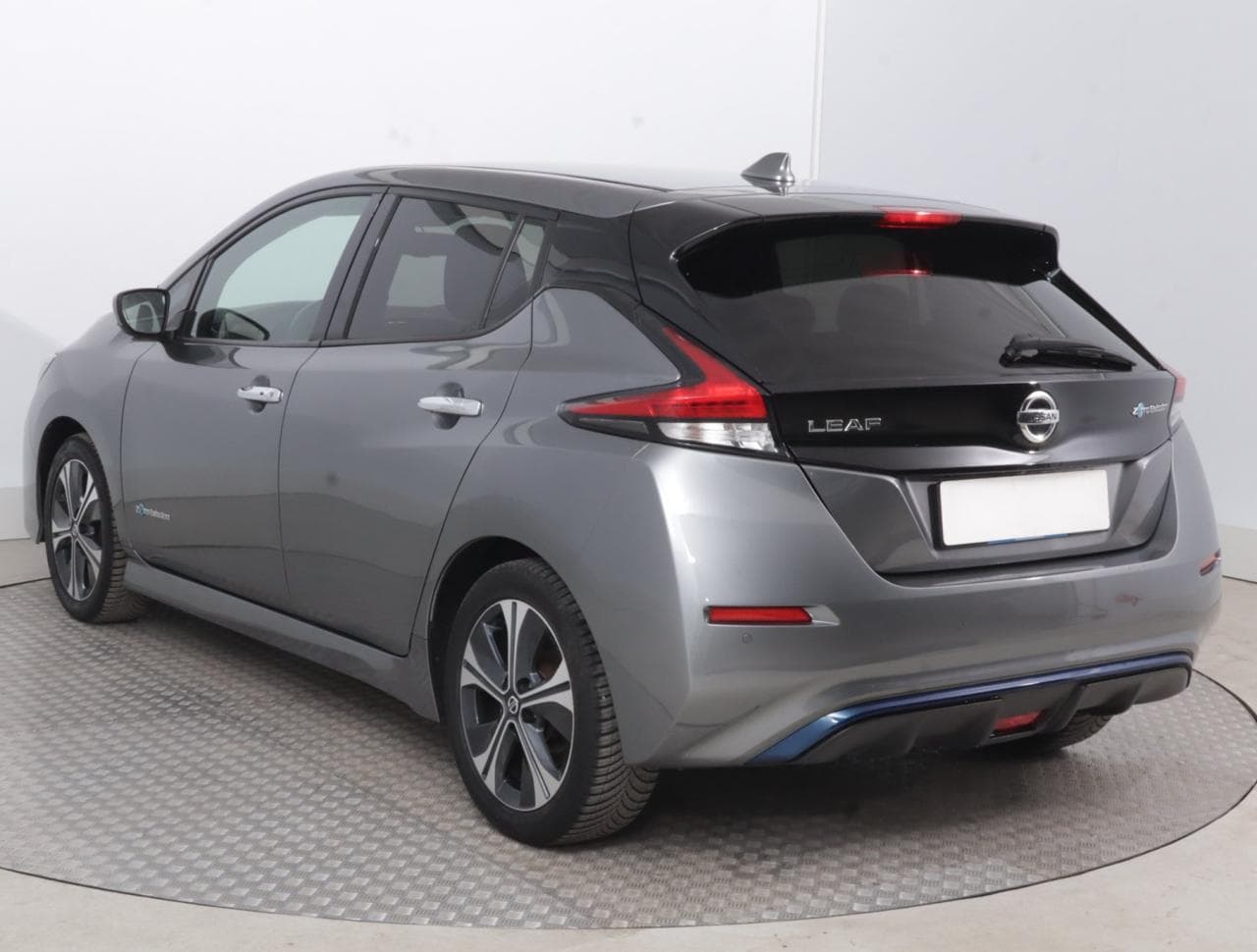 2022 Nissan LEAF - 5