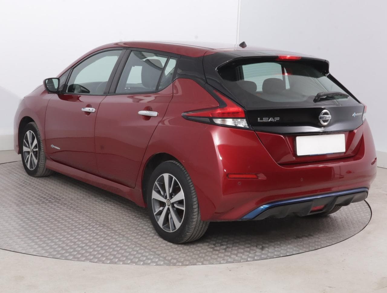 2018 Nissan LEAF - 5