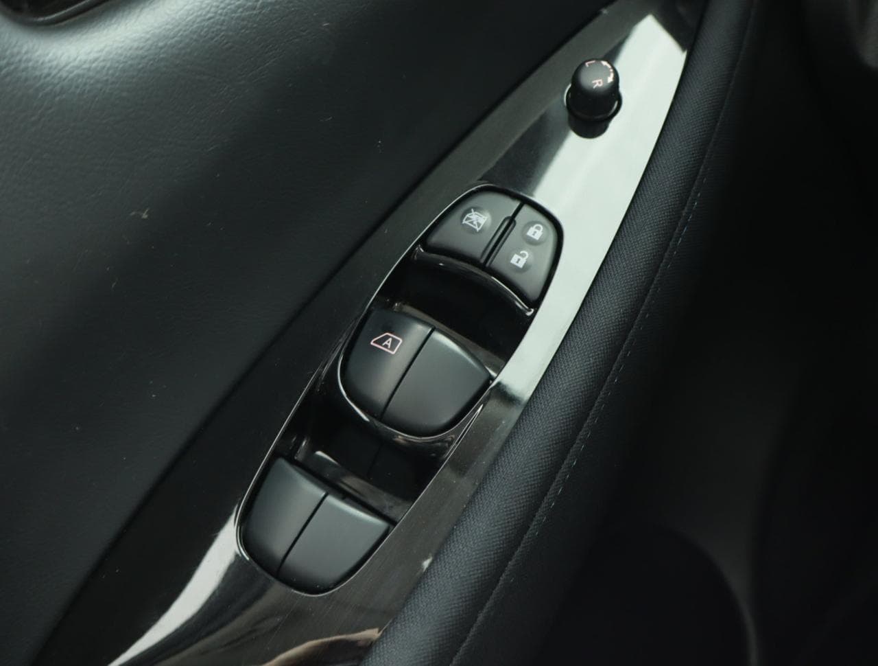 2018 Nissan LEAF - 18