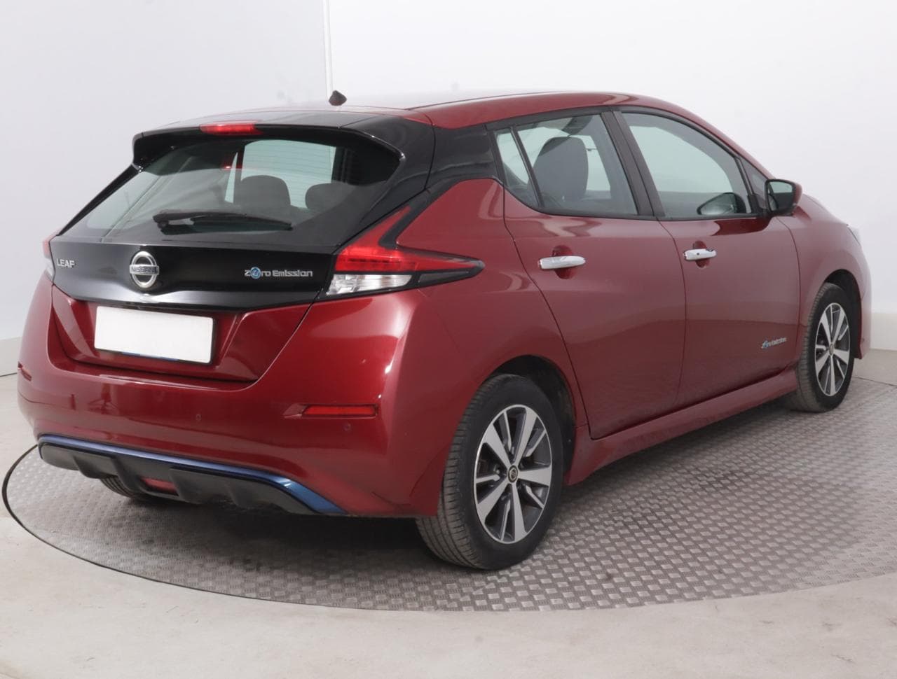 2018 Nissan LEAF - 7
