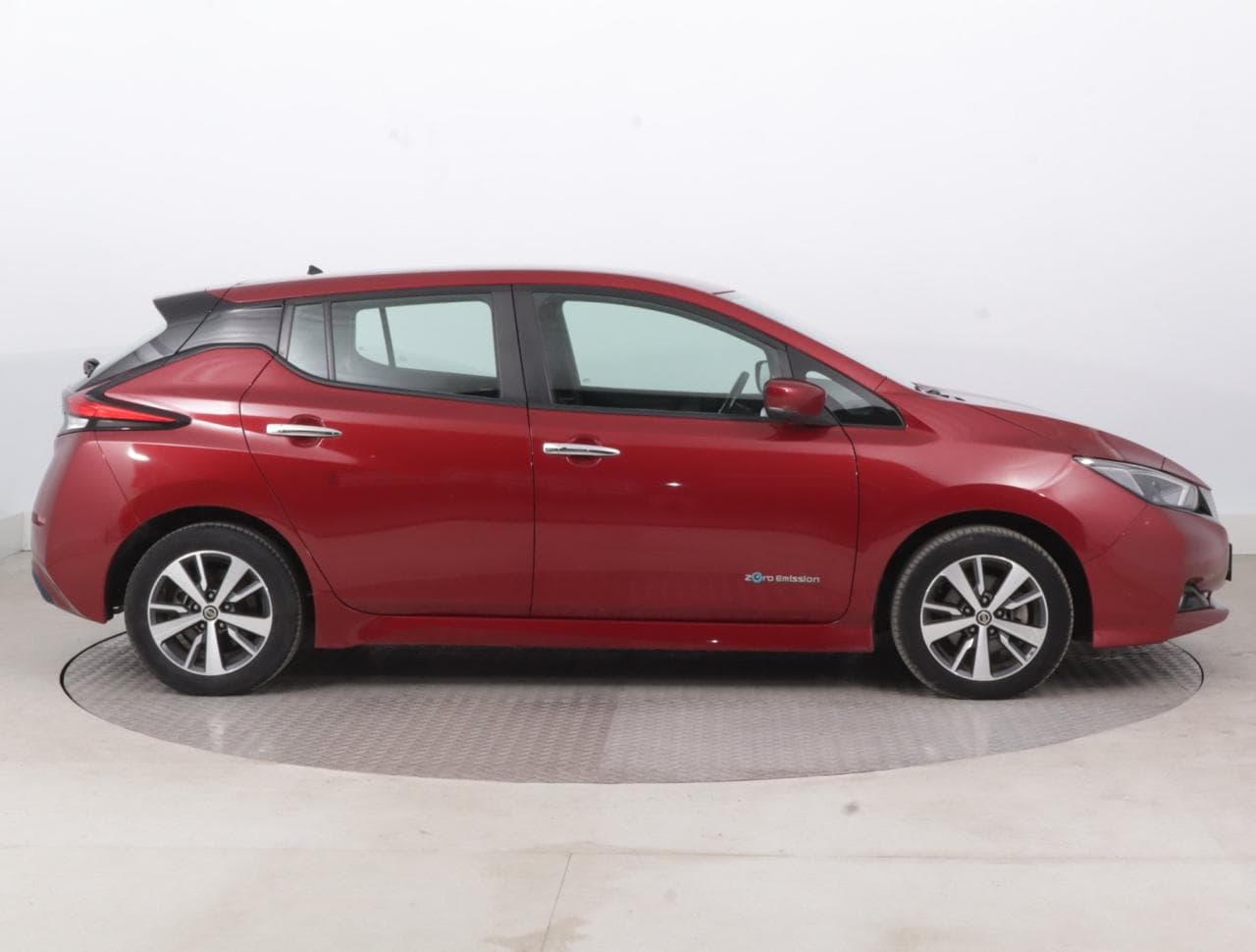 2018 Nissan LEAF - 8