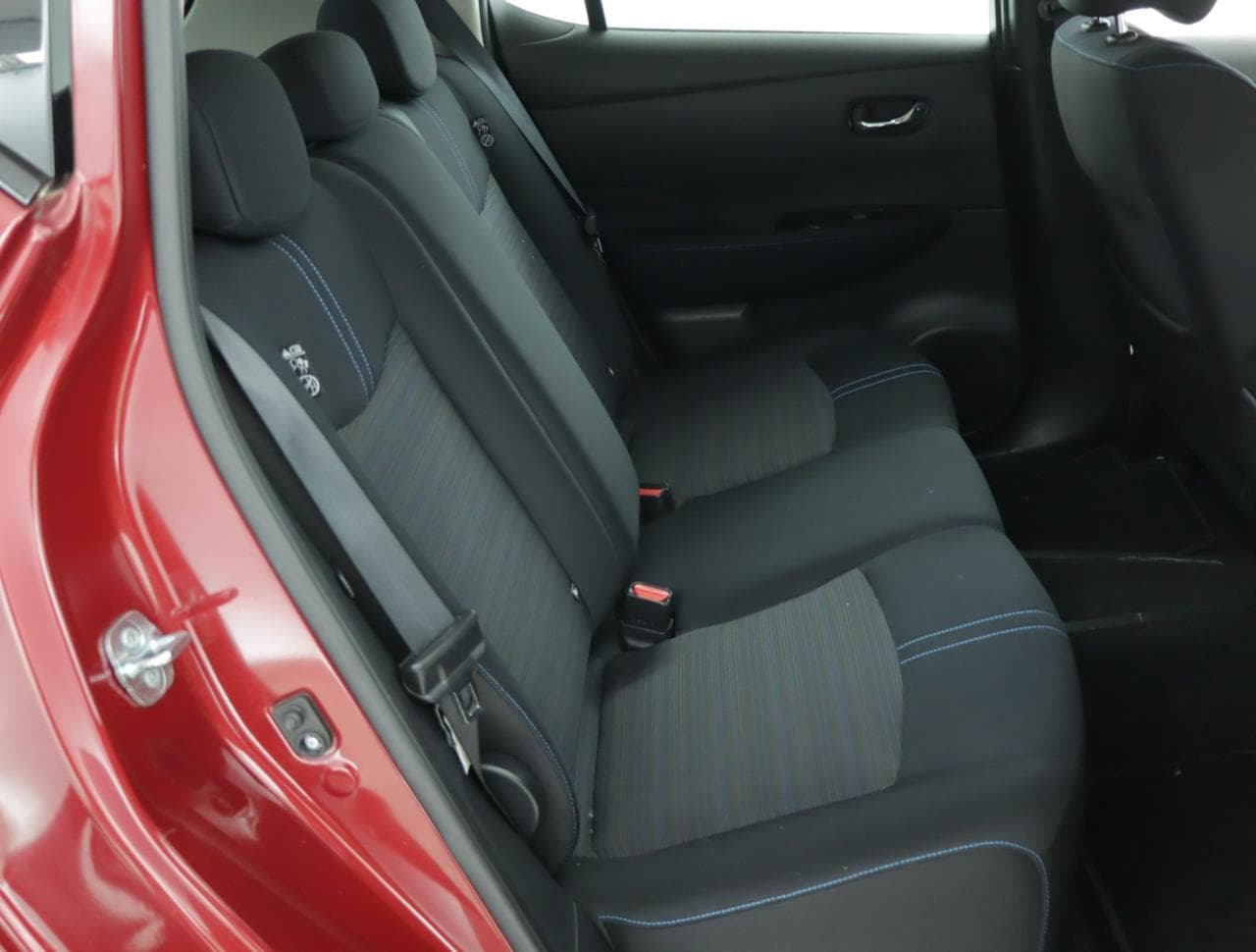 2018 Nissan LEAF - 11