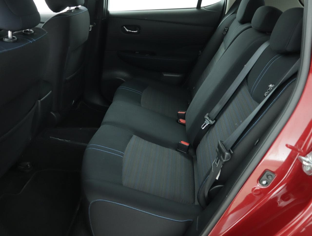 2018 Nissan LEAF - 12