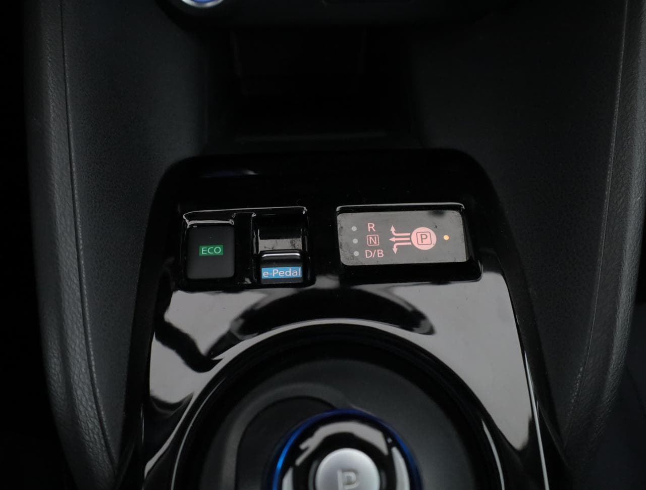 2018 Nissan LEAF - 20