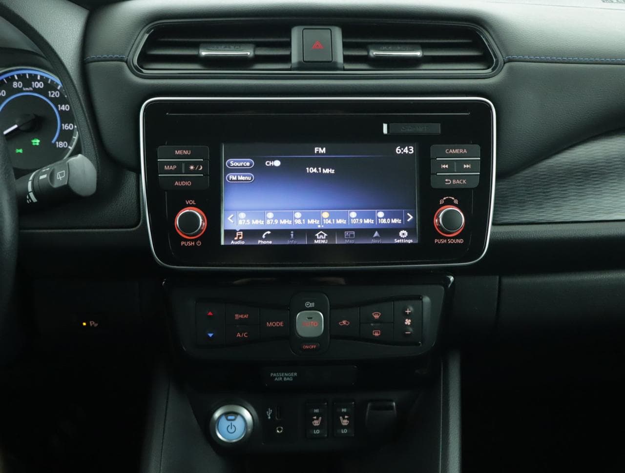 2019 Nissan LEAF - 24