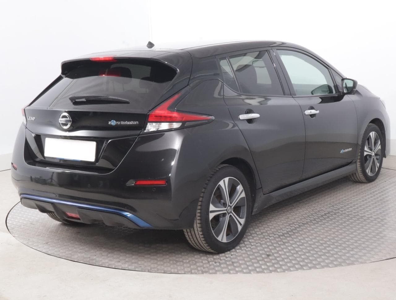 2019 Nissan LEAF - 7