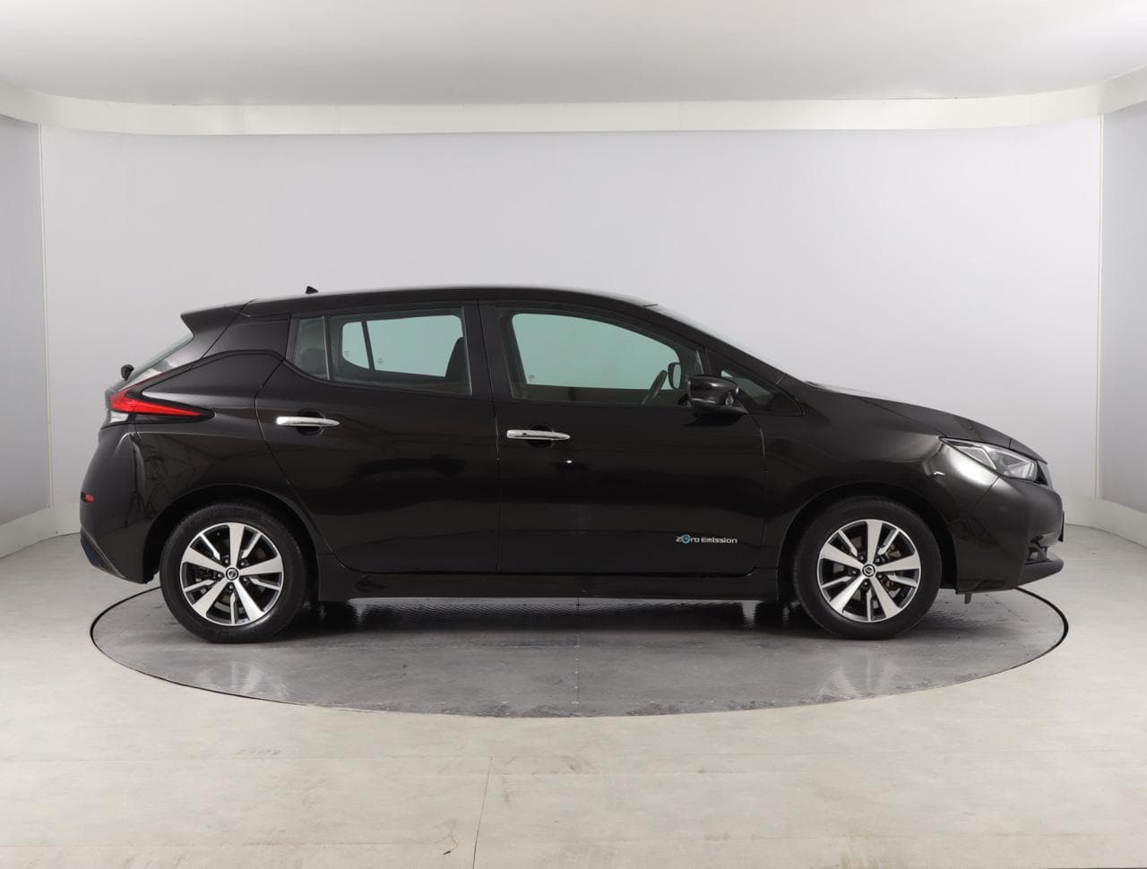 2021 Nissan LEAF - 14