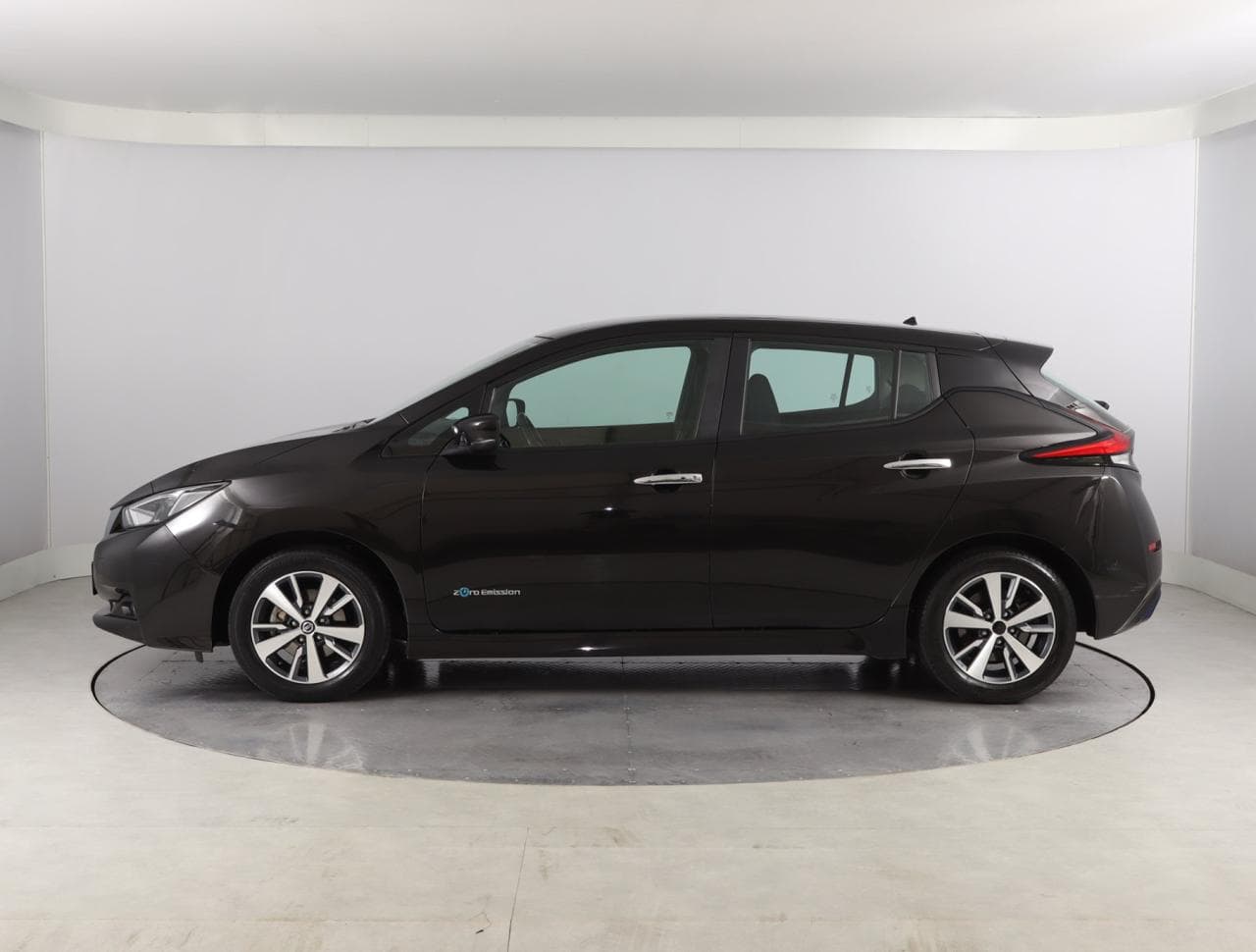 2021 Nissan LEAF - 7