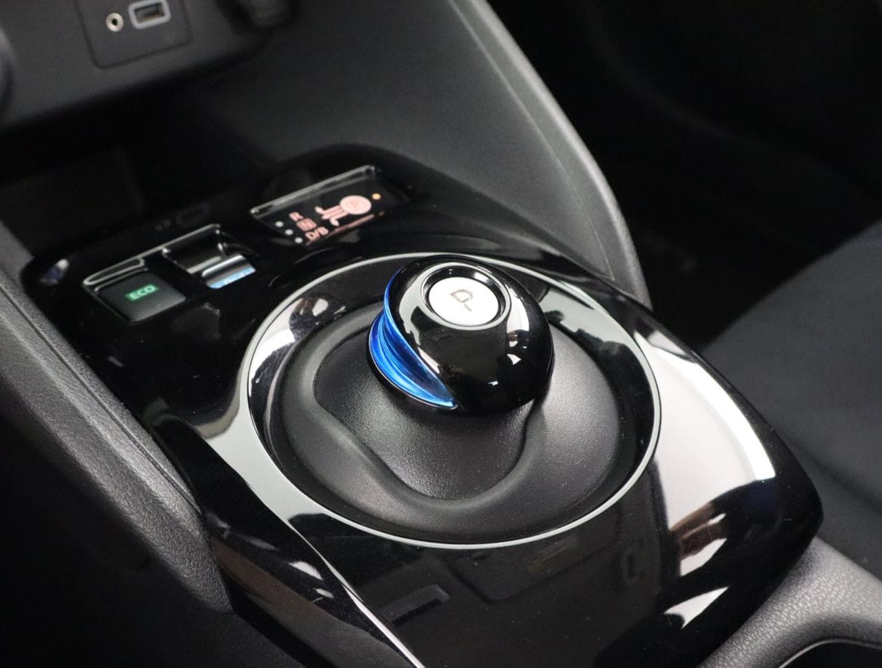 2021 Nissan LEAF - 32