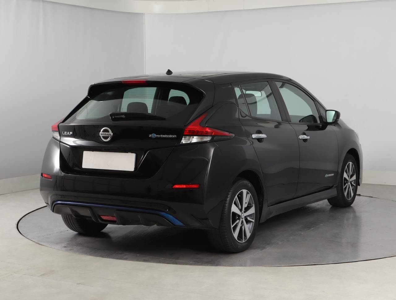 2021 Nissan LEAF - 12