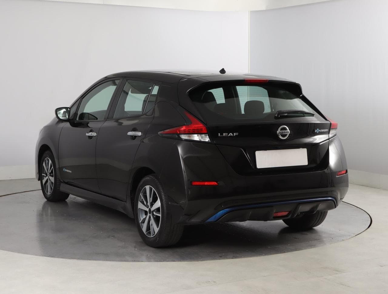 2021 Nissan LEAF - 9