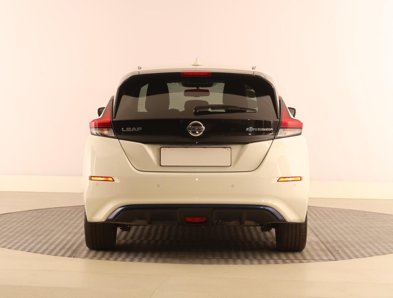 2020 Nissan LEAF - 11