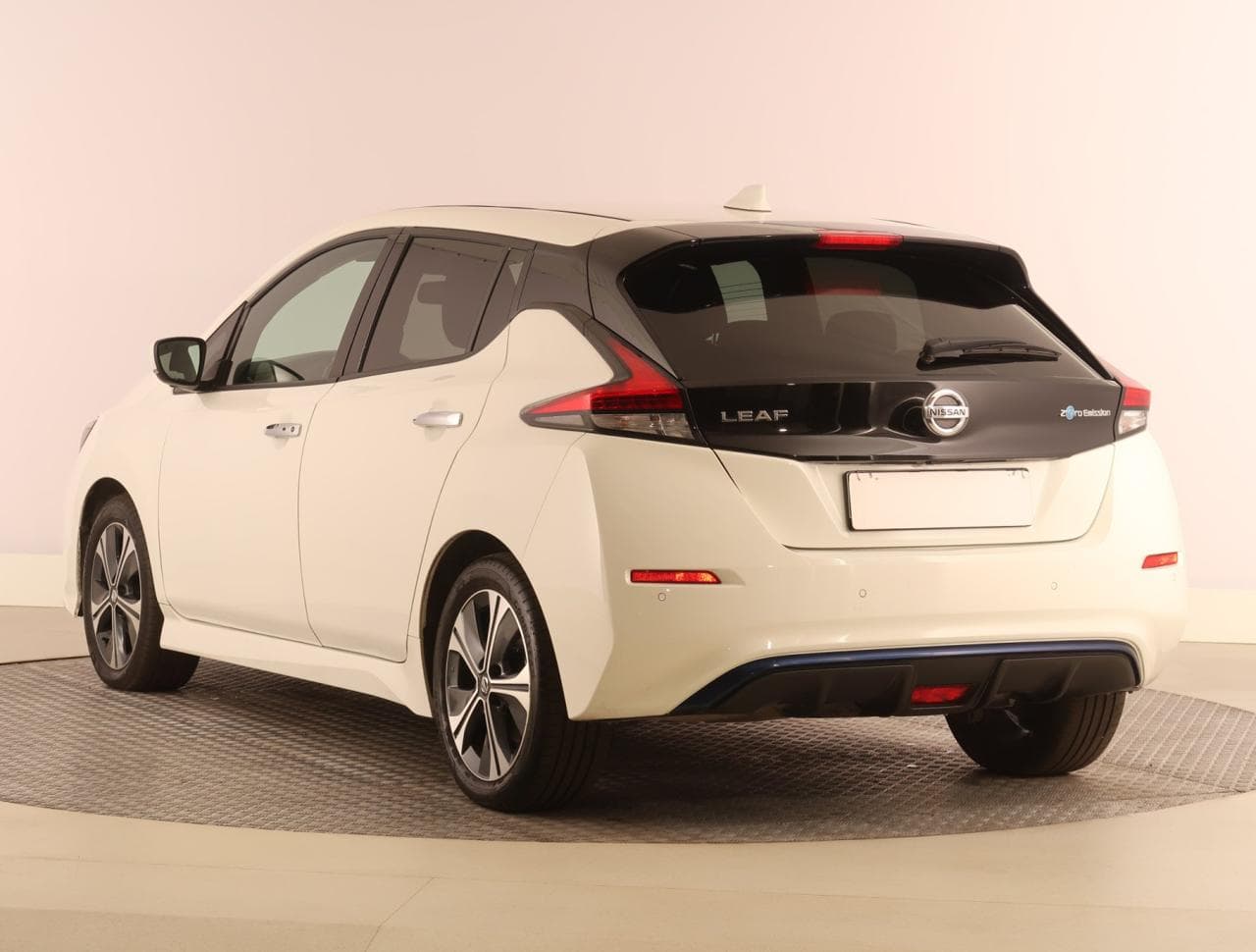 2020 Nissan LEAF - 9