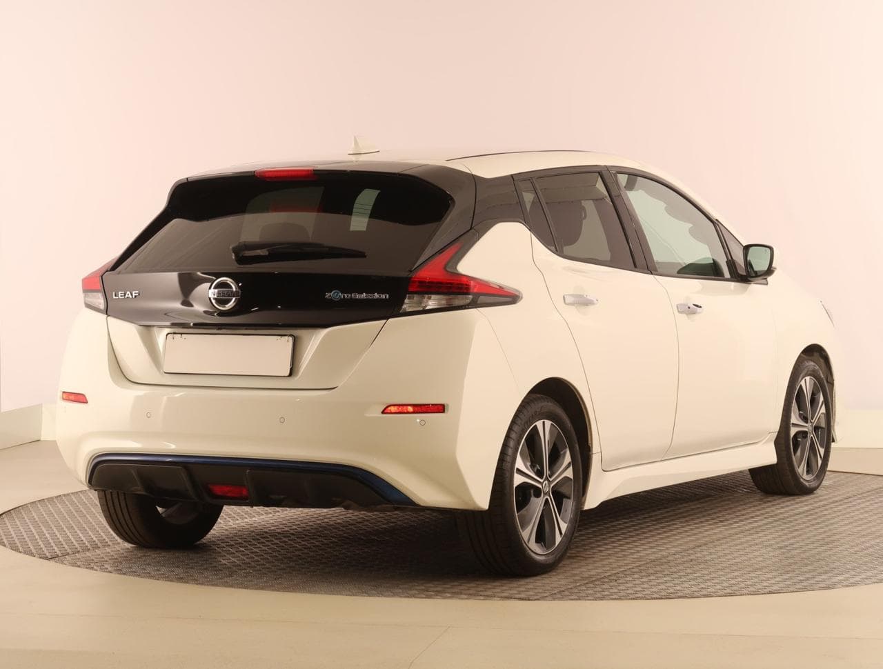 2020 Nissan LEAF - 13