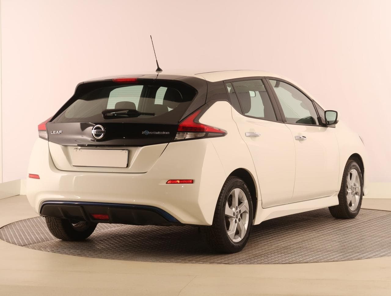 2021 Nissan LEAF - 7