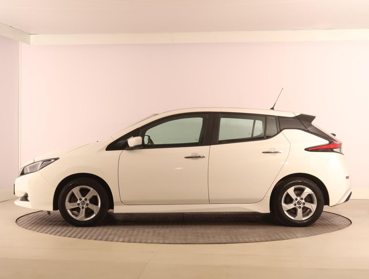 2021 Nissan LEAF - 4