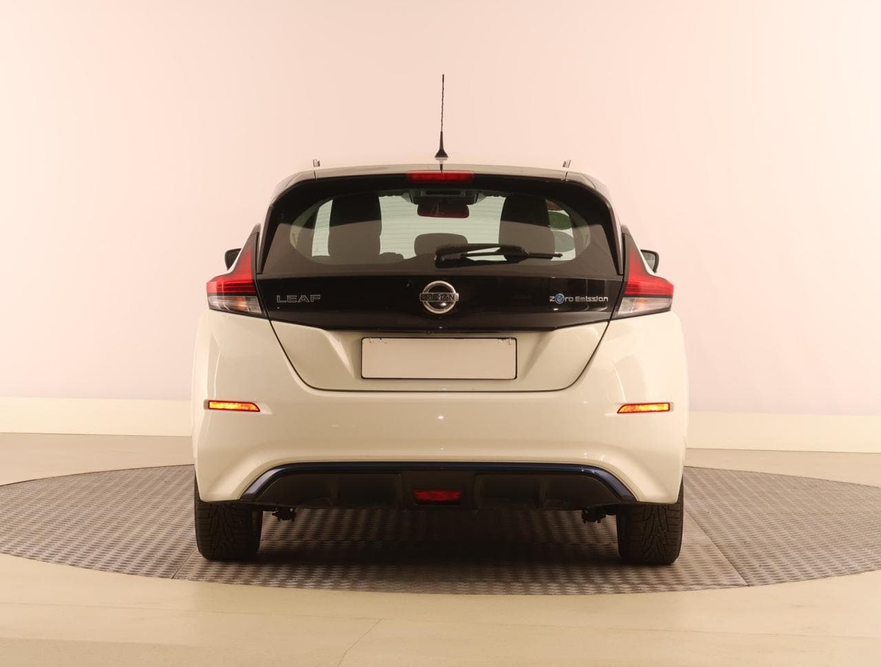 2021 Nissan LEAF - 6