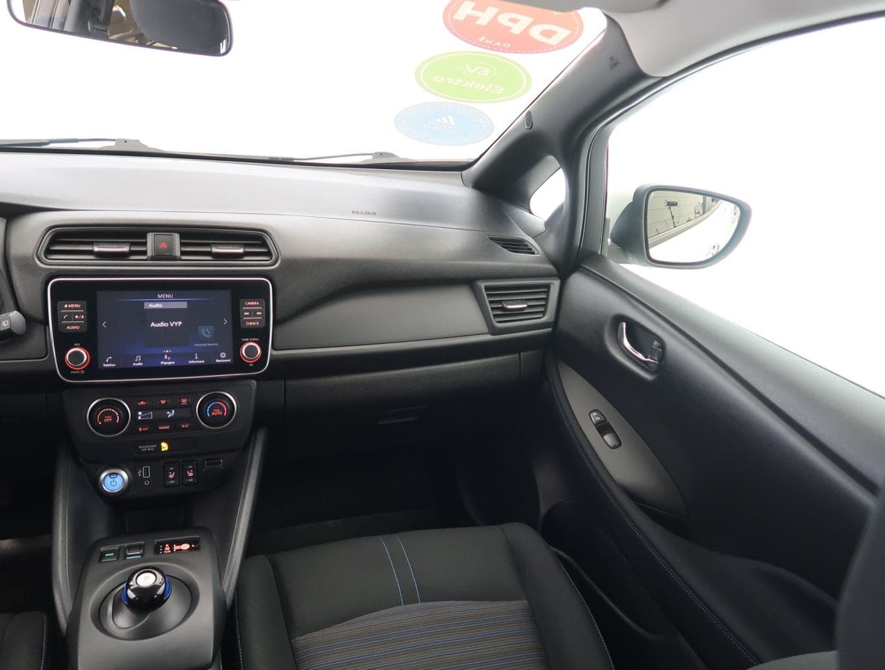2021 Nissan LEAF - 11