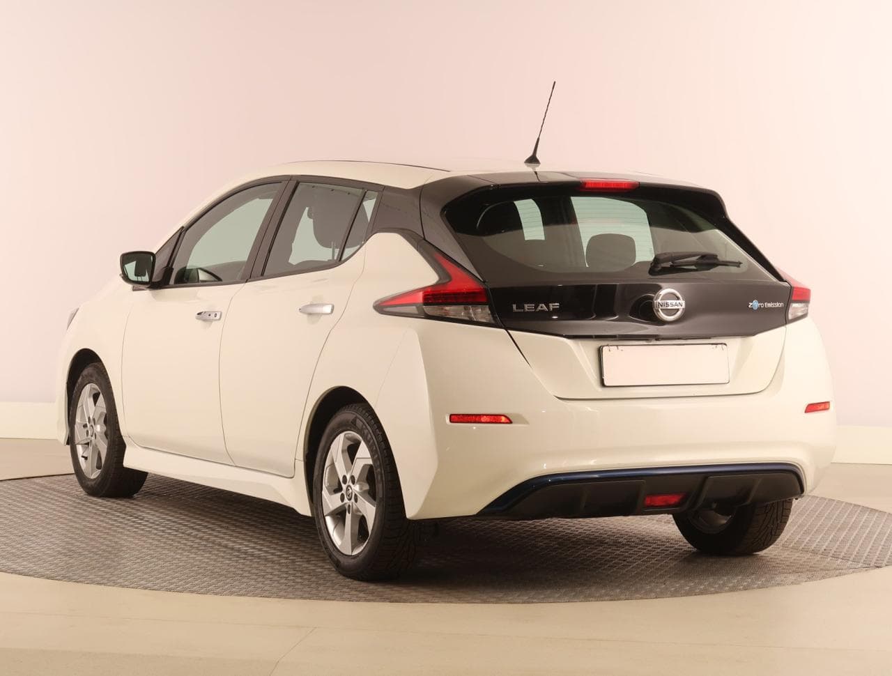 2021 Nissan LEAF - 5