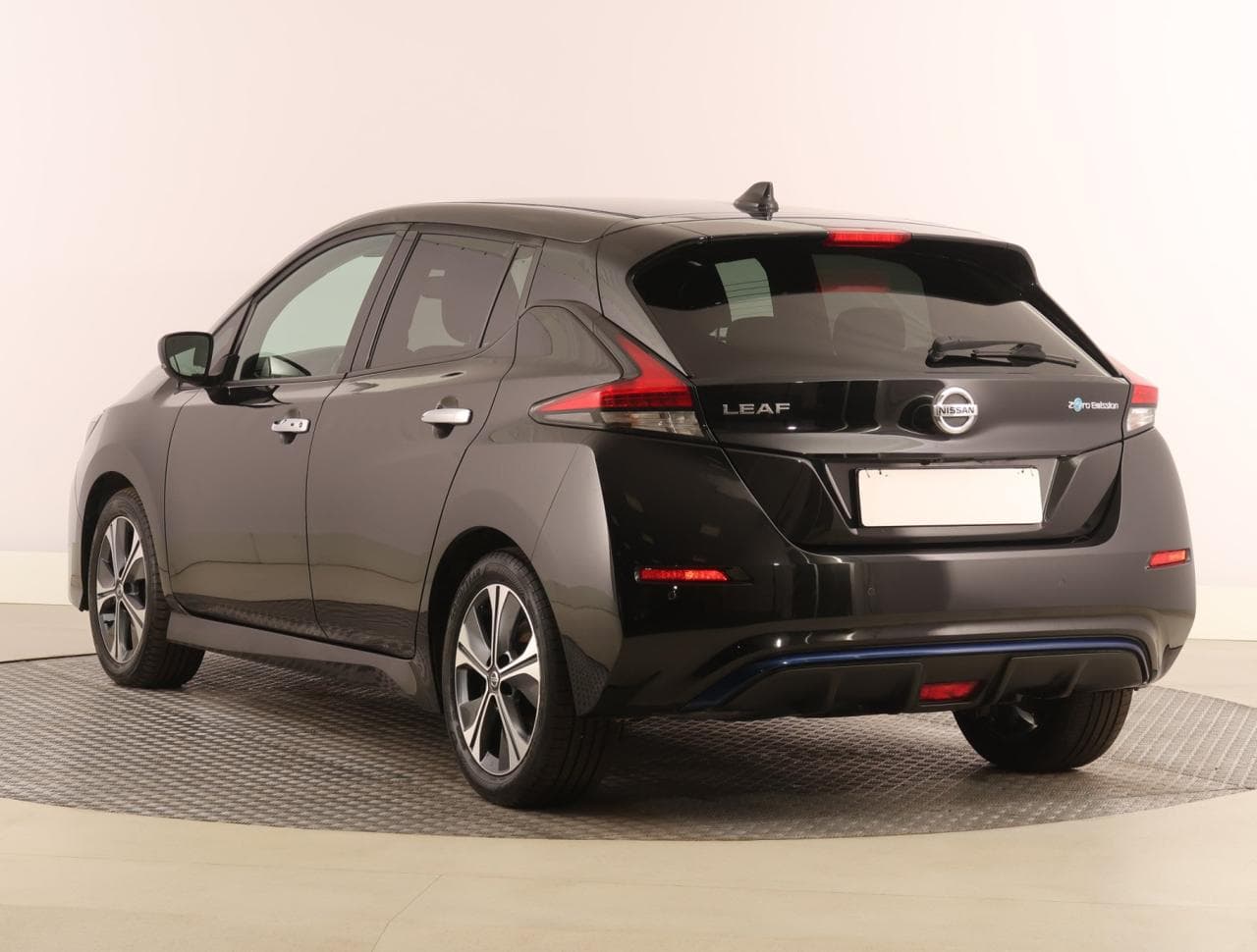 2021 Nissan LEAF - 5