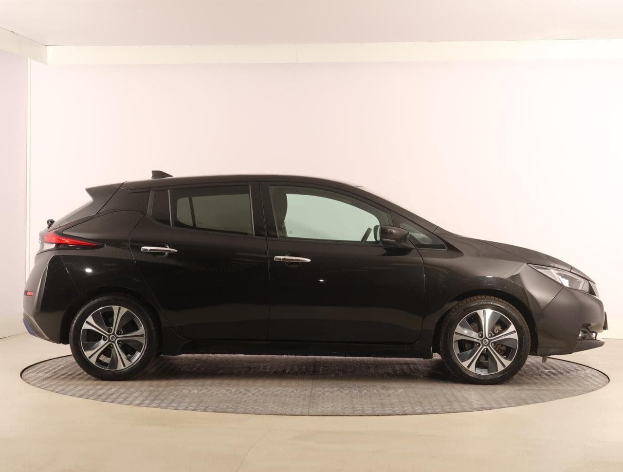 2021 Nissan LEAF - 8